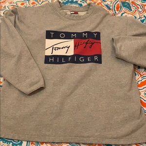 A Tommy Hilfiger hoodie/sweater an Xl in men